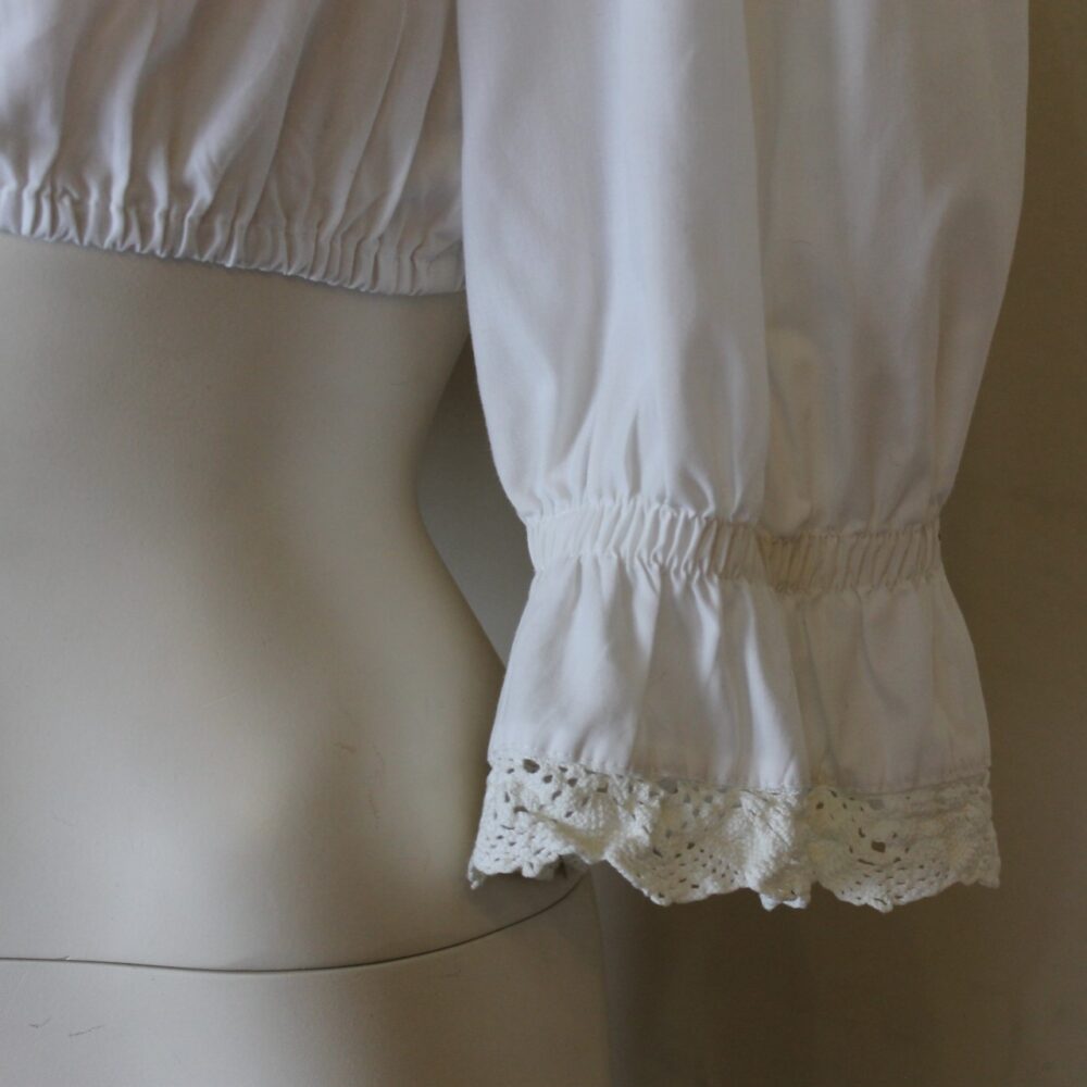 Dirndlbluse mit Spitze – Bild 3