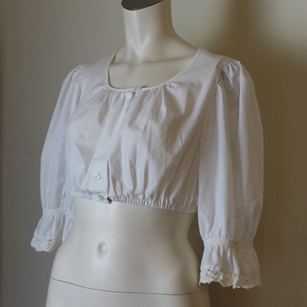 Dirndlbluse mit Spitze