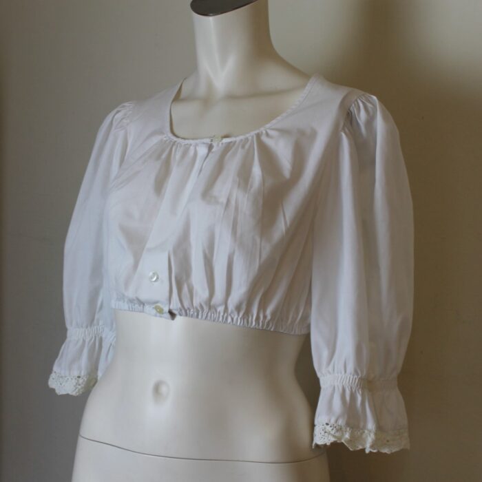 Dirndlbluse mit Spitze