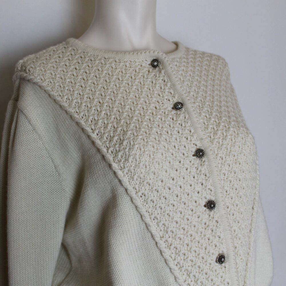 Trachten-Strickjacke – Bild 4