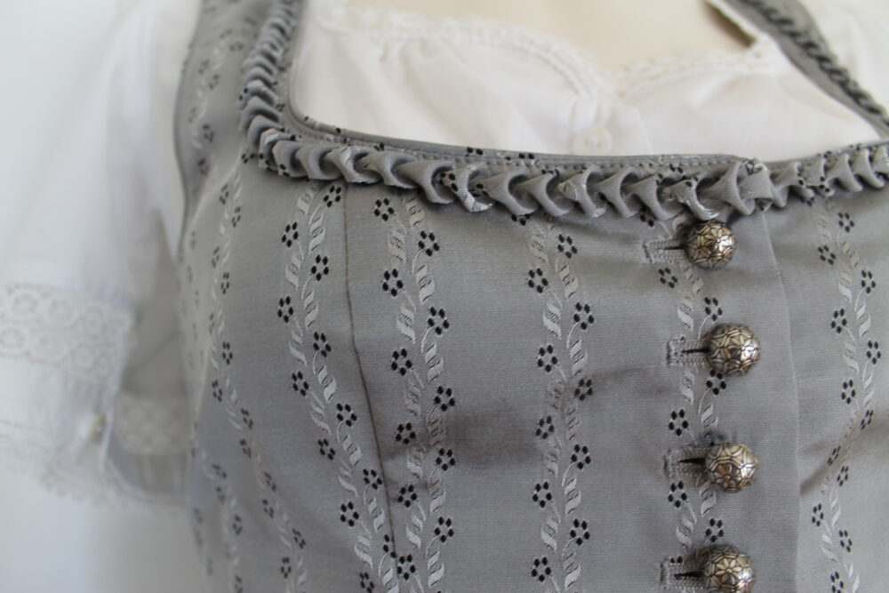 Brokatdirndl h. Moser – Bild 4