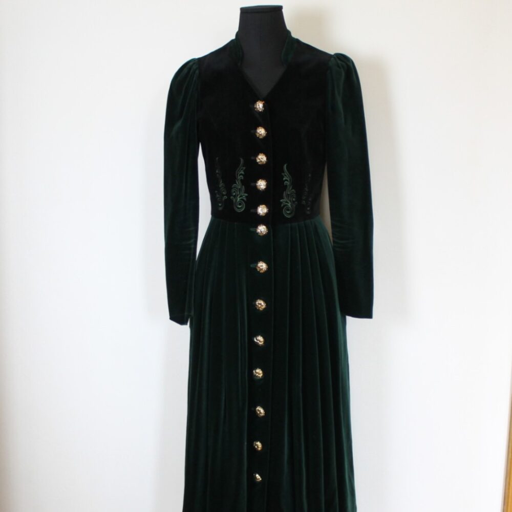 Samtkleid von Sportalm