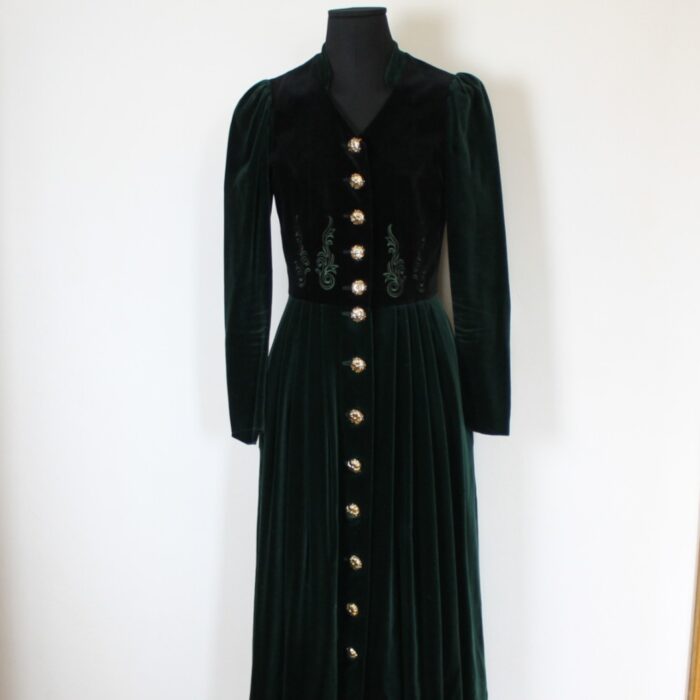 Samtkleid von Sportalm