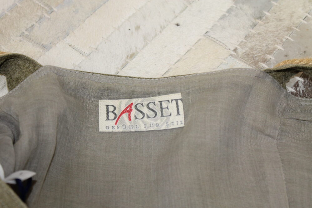 Leinen-Trachtenkleid von Basset mit Hornelementen an den Trägern – Bild 5