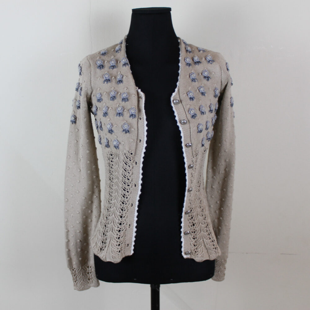 Strickjacke mit Röschen von Alpin – Bild 3
