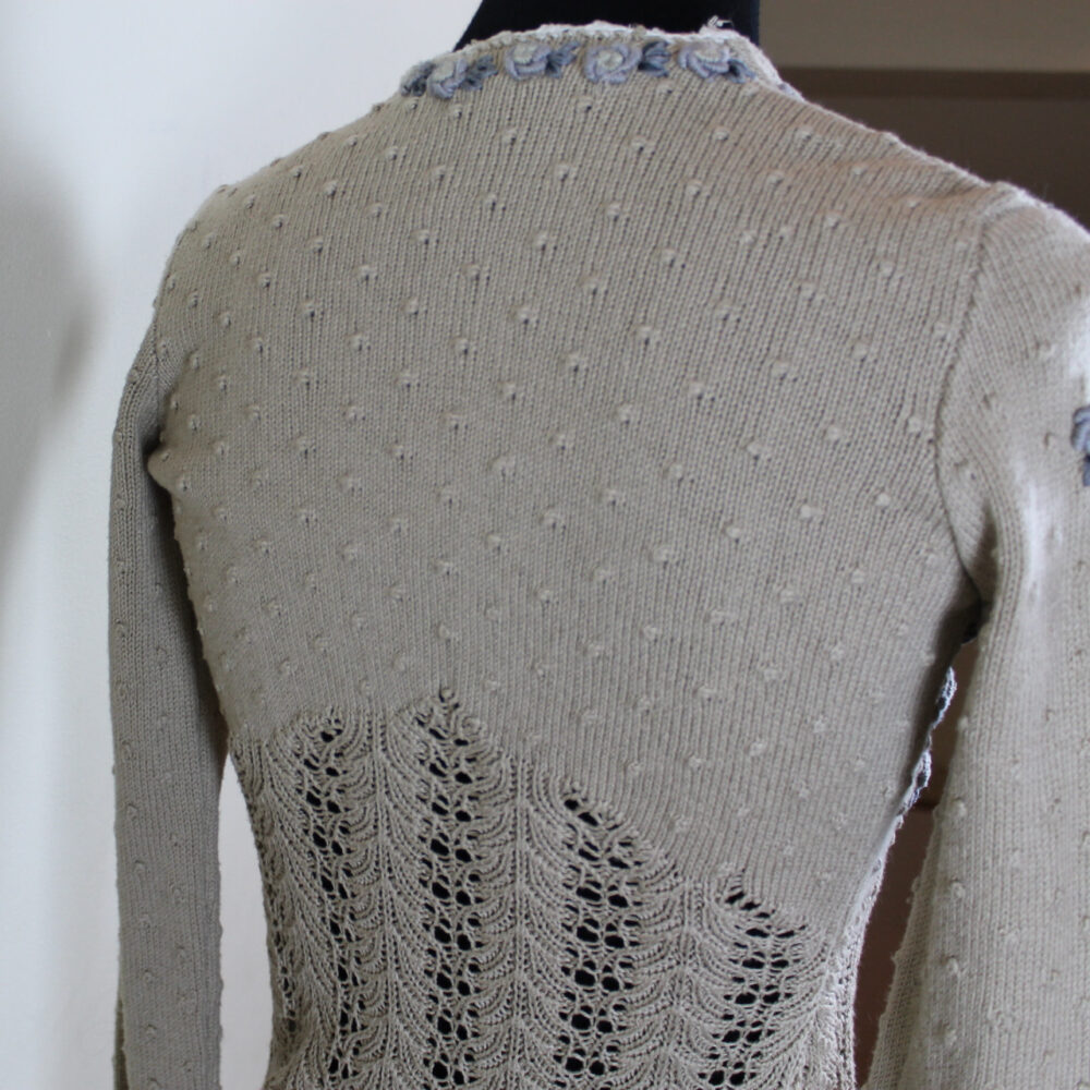 Strickjacke mit Röschen von Alpin – Bild 4