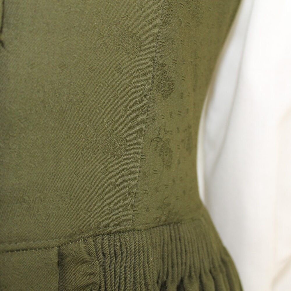 Dirndl für die kühlere Jahreszeit in Größe 42 – Bild 8