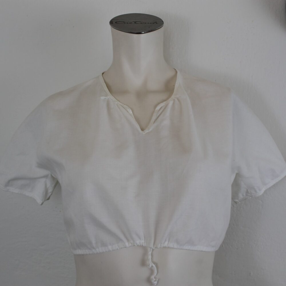 Traditionelle Dirndlbluse, kurzarm in Größe 42