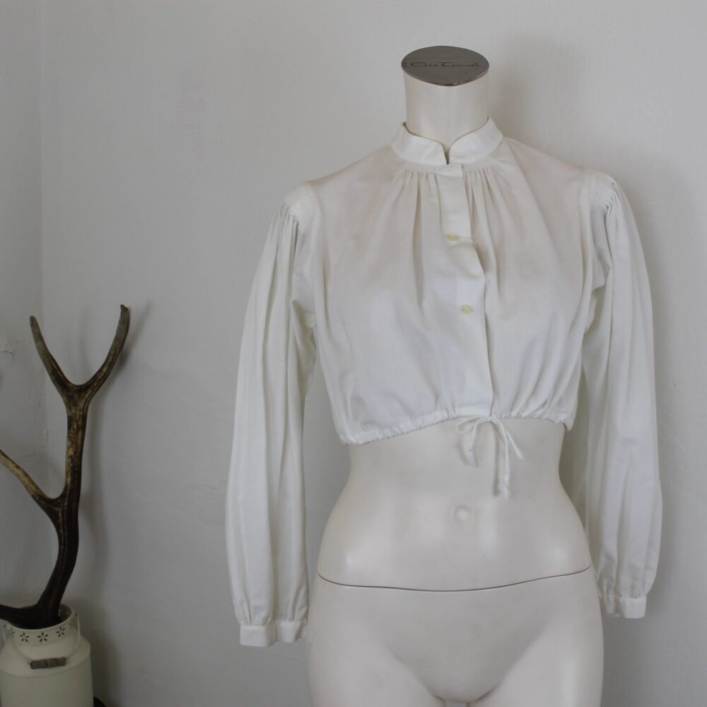 Traditionelle Dirndlbluse, langarm in Größe 42