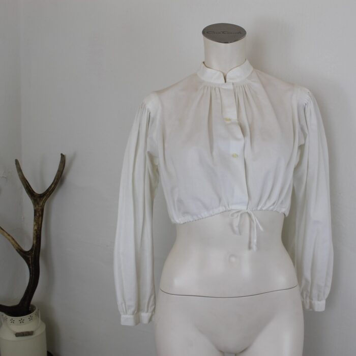Traditionelle Dirndlbluse, langarm in Größe 42