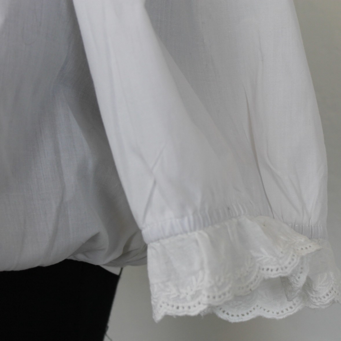 Dirndlbluse von Janina in Größe 42 – Bild 3